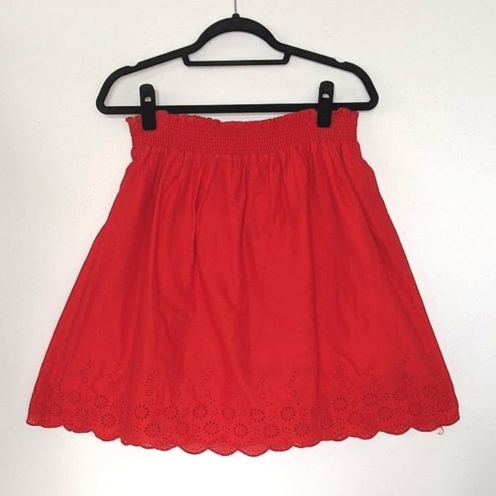 🍏 Old navy lace trimmed skirt Sm